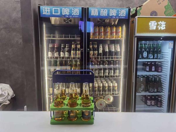 龙虾烧烤店进口啤酒终端陈列照